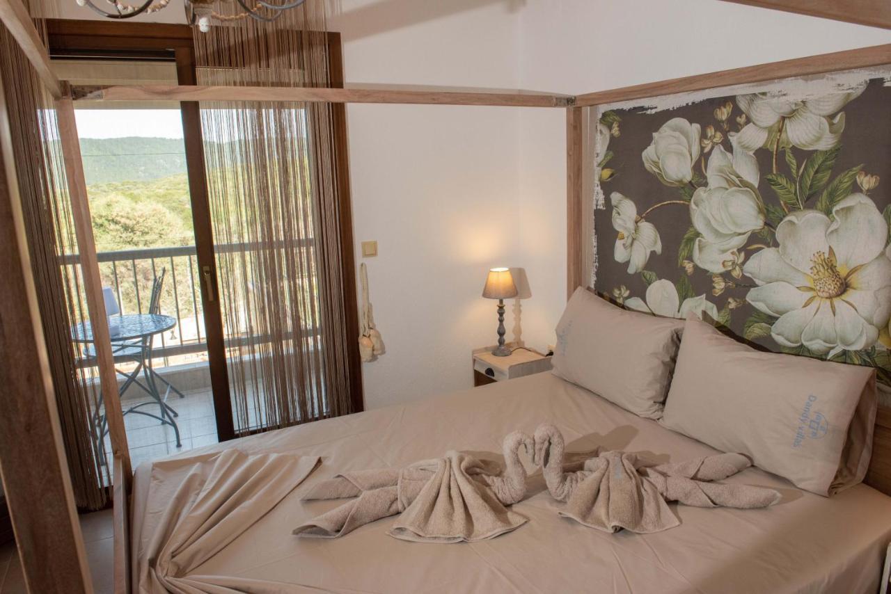 Dandy Villas Nea Roda - Melodic Waves - Private - Pool - Parking - Cellar Экстерьер фото